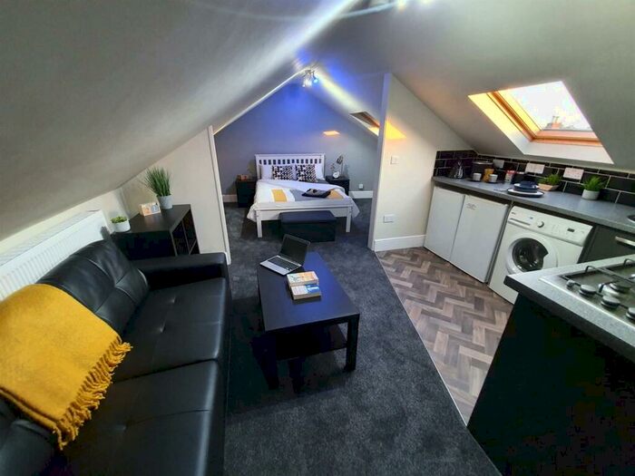 1 Bedroom Flat To Rent In Mildmay St - Student Apartment - /, LN1