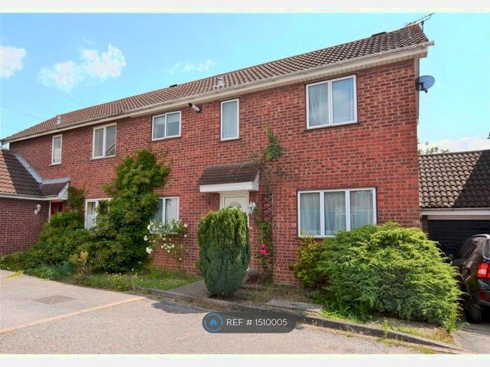 3 Bedroom Semi-Detached House To Rent In Bankside Close, Chelmsford, CM3