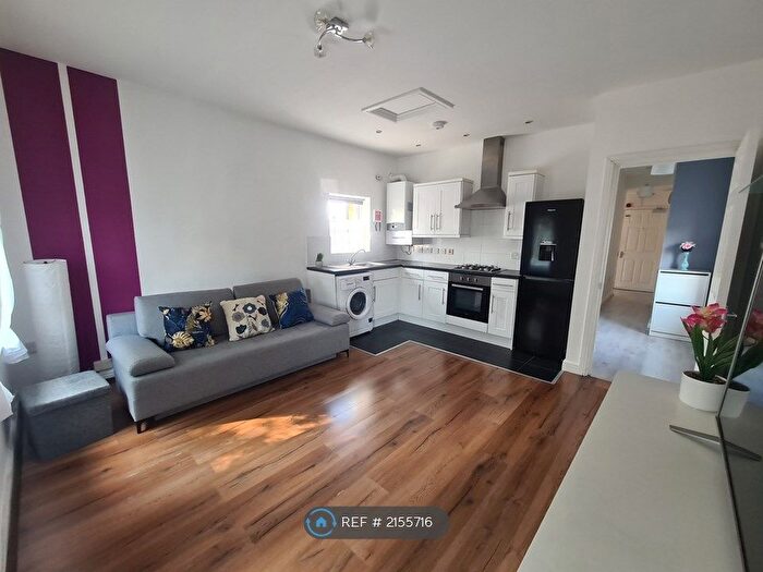 2 Bedroom Flat To Rent In Maple House, Redditch, B98