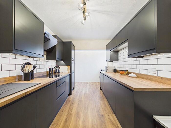 2 Bedroom Flat For Sale In Freemantle Gardens, Eastville, Bristol, BS5