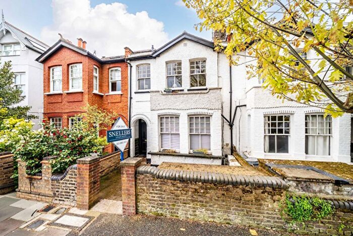 1 Bedroom Flat For Sale In St. Margarets Road, East Twickenham, TW1