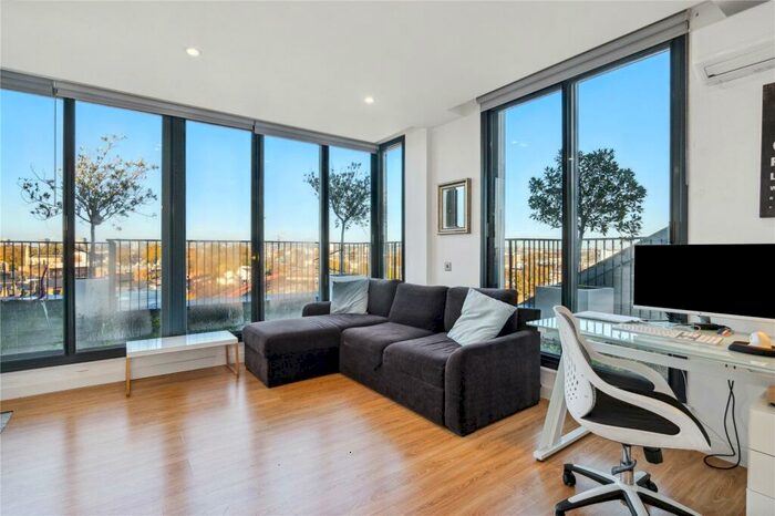 1 Bedroom Flat To Rent In Cubitt Court, Park Village East, NW1