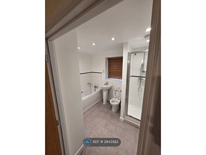2 Bedroom Flat To Rent In Thornton Hall Close, Northampton, NN2