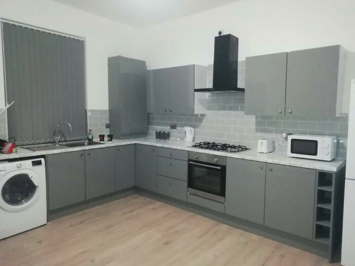 4 Bedroom Terraced House To Rent In Elford Grove, Leeds, LS8