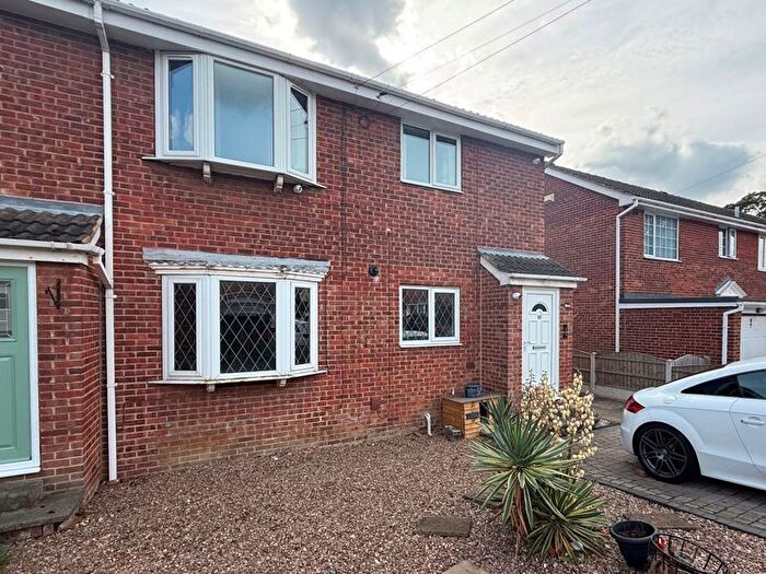 2 Bedroom Flat To Rent In Manor Avenue, Ossett, WF5