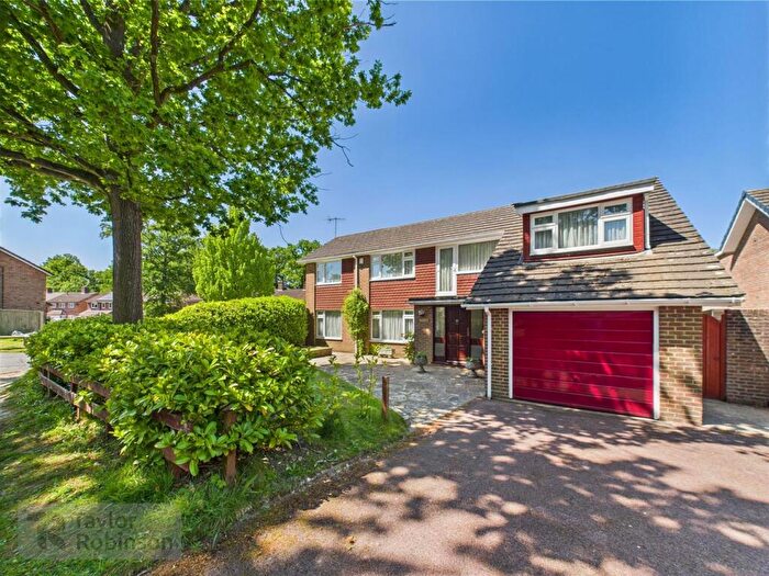 5 Bedroom Detached House For Sale In Mount Close, Pound Hill, Crawley, RH10