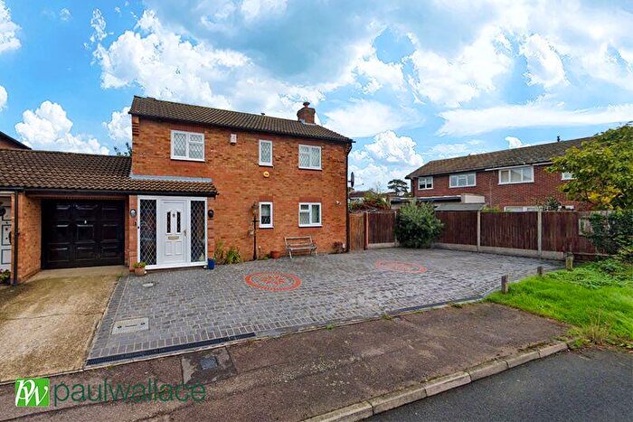 3 Bedroom Detached House For Sale In Oakview Close, West Cheshunt, EN7