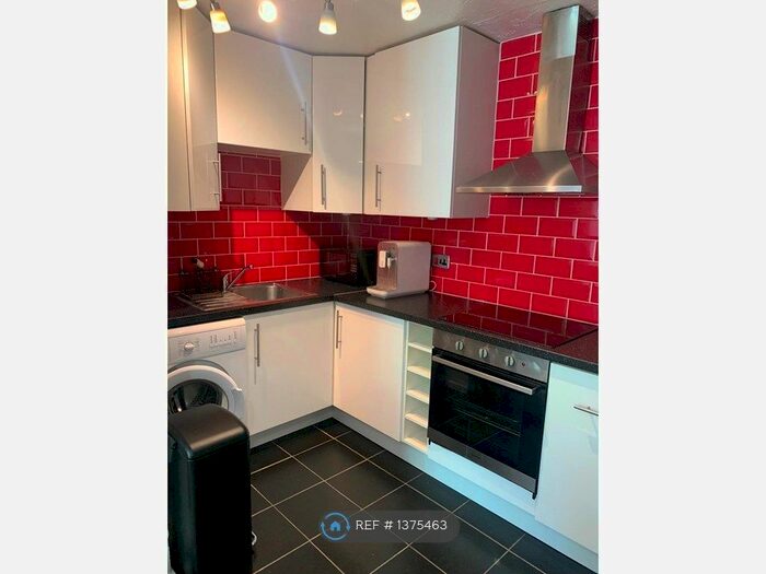 2 Bedroom Flat To Rent In Badminton House, Watford, WD24
