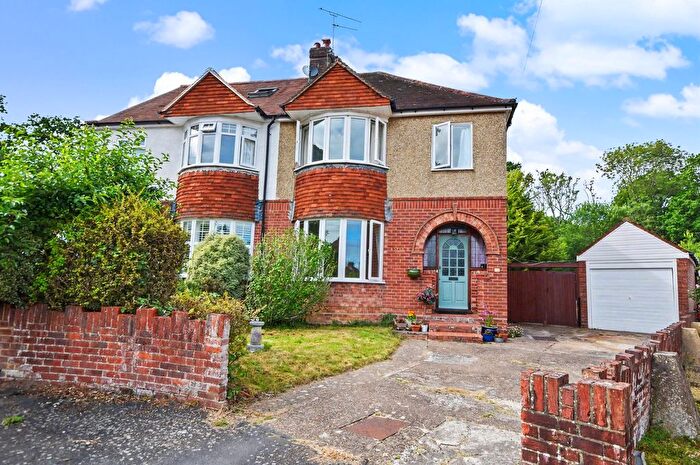 3 Bedroom Semi-Detached House For Sale In Woodlands Avenue, Farnham, Surrey, GU9