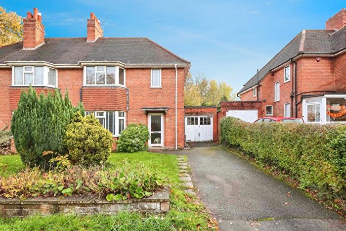 3 Bedroom Semi Detached House For Sale In St. Laurence Road, Birmingham, West Midlands, B31
