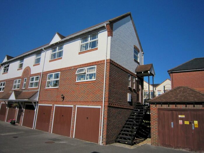 2 Bedroom Flat To Rent In Three Cuppes Lane, Salisbury, Wiltshire, SP1