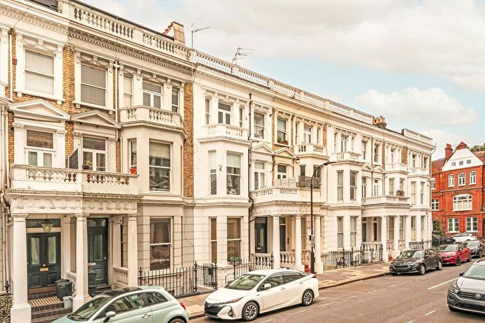 3 Bedroom Flat To Rent In Fairholme Road, West Kensington, W14