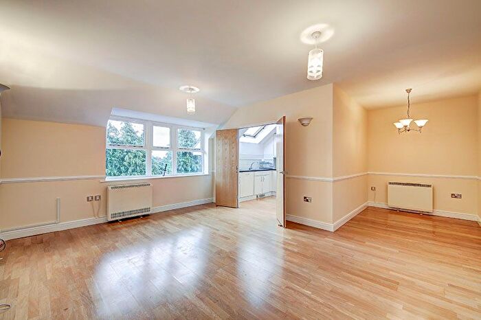 2 Bedroom Flat To Rent In Taverners Lodge, Cockfosters Road, EN4