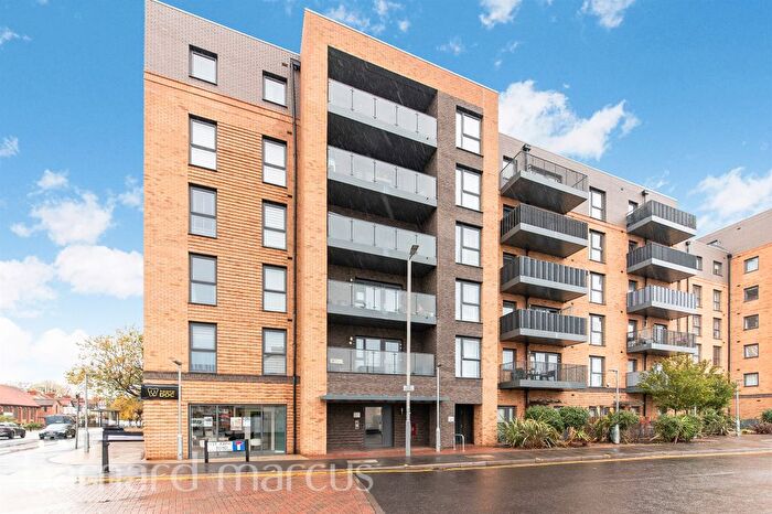 2 Bedroom Flat For Sale In St. Johns Road, New Malden, KT3