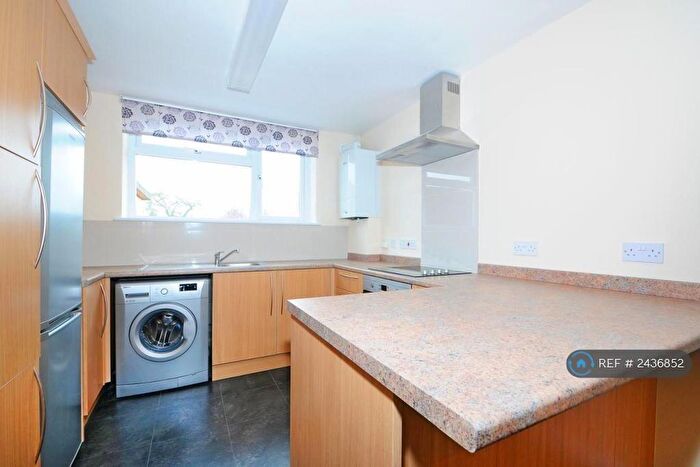 3 Bedroom Flat To Rent In Horncastle Road, London, SE12