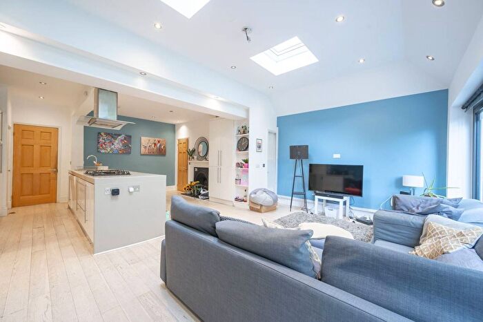 4 Bedroom Property To Rent In Broadwater Road, Tooting Broadway, London, SW17