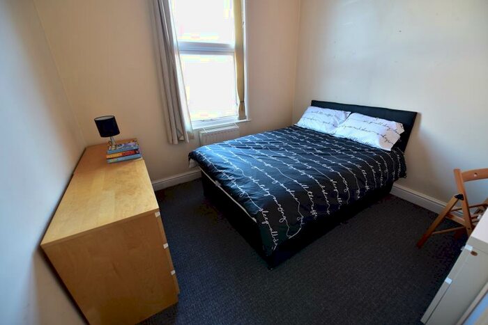 2 Bedroom Flat To Rent In Blenheim Terrace, University, Leeds, LS2