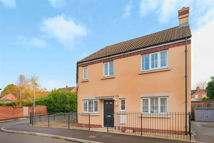 3 Bedroom Semi-Detached House For Sale In Grove Gate, Staplegrove, Taunton, TA2