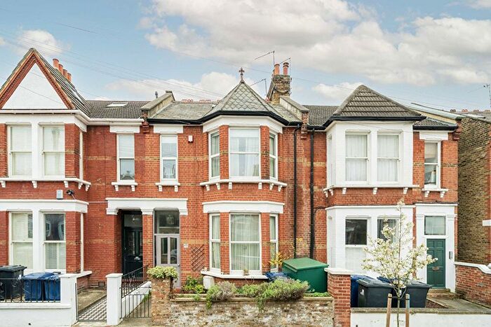 5 Bedroom Property For Sale In Grafton Road, Acton, W3