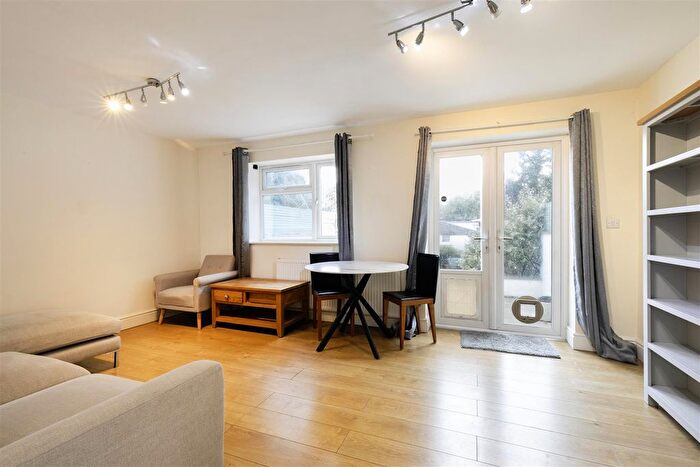 5 Bedroom Terraced House To Rent In Hale Grove Gardens, London, NW7