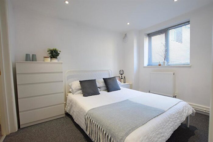 1 Bedroom Flat To Rent In Croft Street - Student Apartment - /, F5