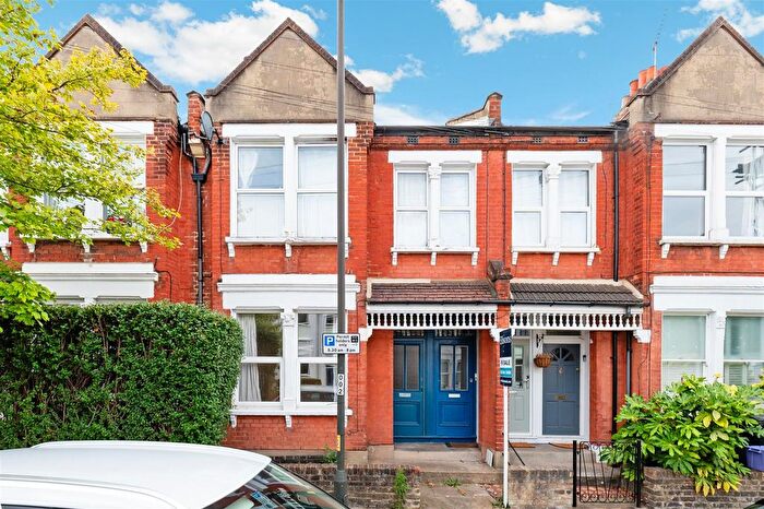 2 Bedroom Maisonette For Sale In Havelock Road, London, SW19