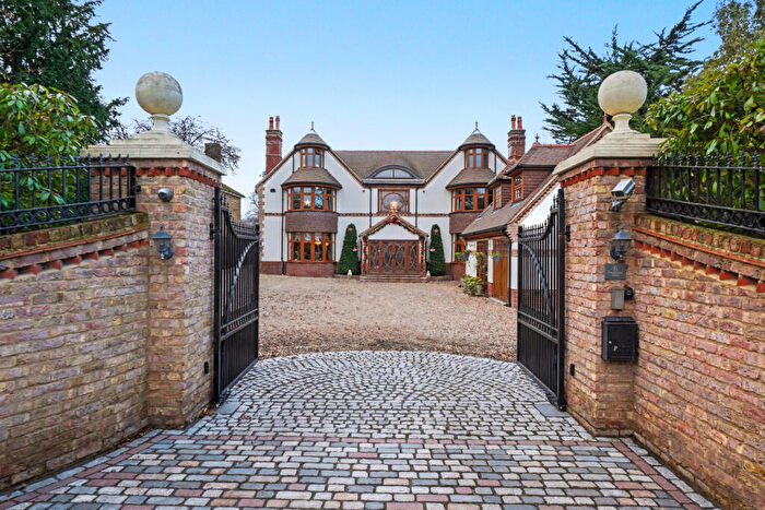 6 Bedroom Detached House For Sale In Woodstock Road, ME10