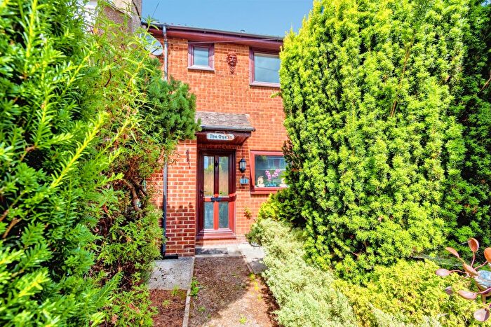 2 Bedroom End Of Terrace House For Sale In Waverley Road, Southampton, SO15