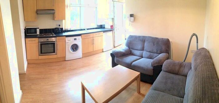 2 Bedroom Flat To Rent In Birchfields Road, Victoria Park, Manchester, M13