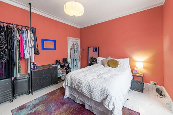 2 Bedroom Flat To Rent In Queenstown Road, London, SW8