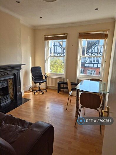 2 Bedroom Flat To Rent In Glebe Road, London, N8