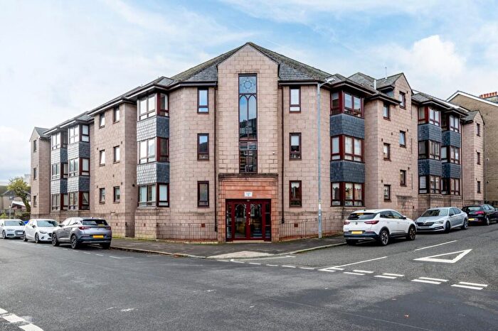 2 Bedroom Flat To Rent In Ardgowan Street, Greenock, PA16