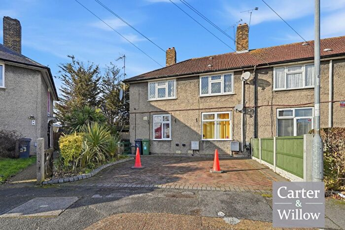 1 Bedroom Maisonette For Sale In Easebourne Road, Dagenham, RM8