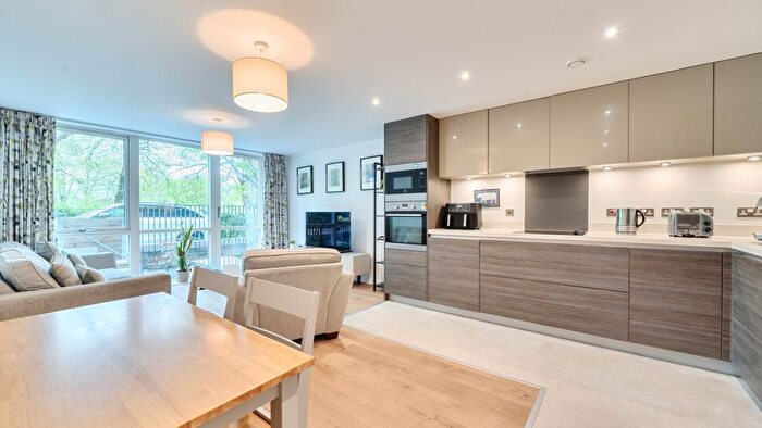 2 Bedroom Flat For Sale In All Saints Road, Acton, W3