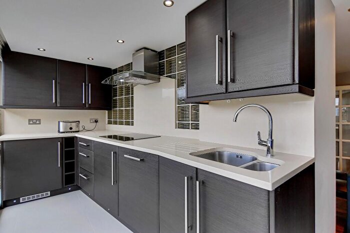 3 Bedroom Flat To Rent In St. Johns Wood Park, London, NW8