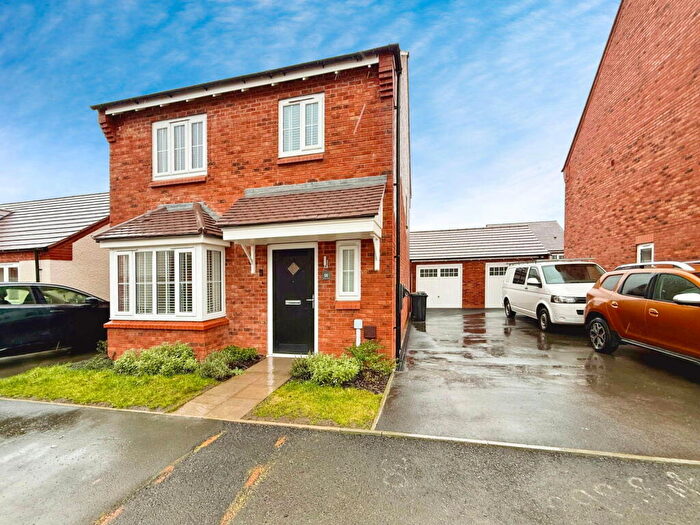 3 Bedroom Detached House For Sale In Holden Drive, Midway, DE11