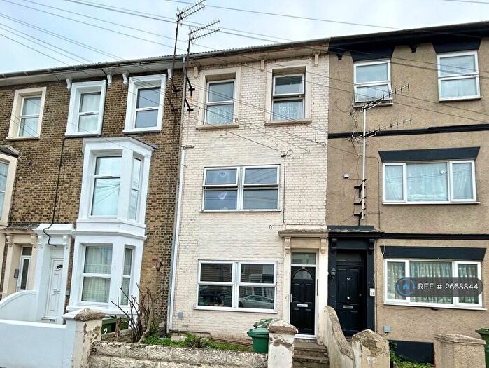 2 Bedroom Flat To Rent In Alma Road, Sheerness, ME12