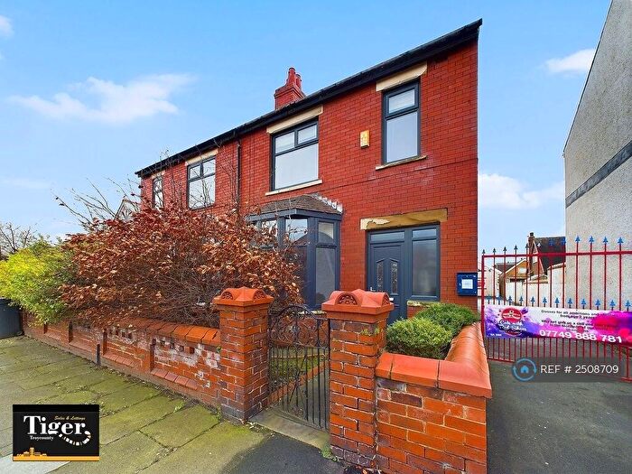 4 Bedroom End Of Terrace House To Rent In Highfield Road, Blackpool, FY4