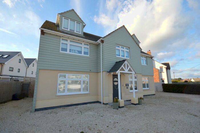 2 Bedroom Ground Flat To Rent In Flat Sea Road, Milford On Sea, Lymington, Hampshire, Opg, SO41
