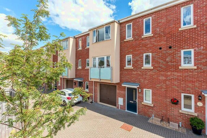 3 Bedroom Town House To Rent In Nippendale, Rushden, NN10