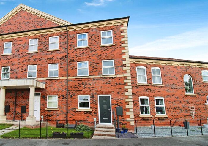 3 Bedroom Terraced House For Sale In Shinewater Park, Kingswood, Hull, HU7