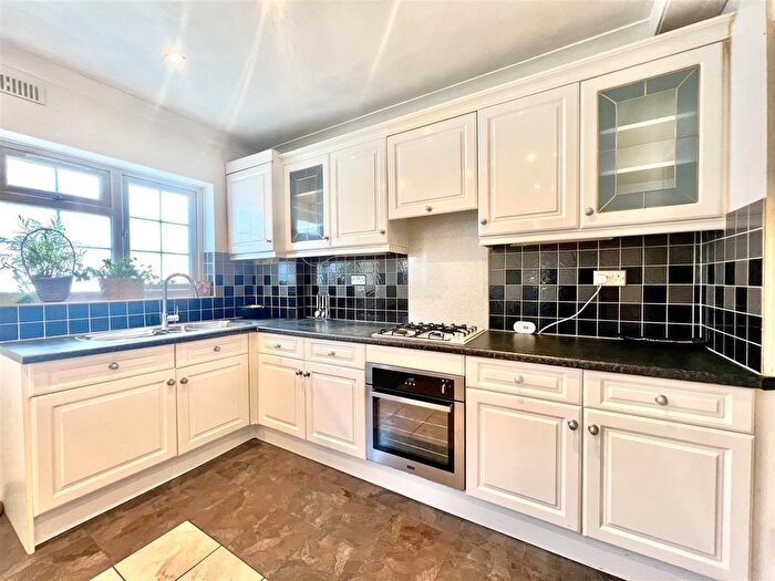 4 Bedroom Terraced House To Rent In Park Avenue, Southall, UB1