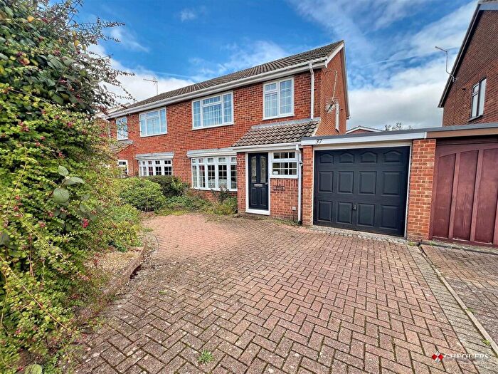 3 Bedroom Semi Detached House For Sale In Byfleet Avenue, Old Basing, Basingstoke, RG24