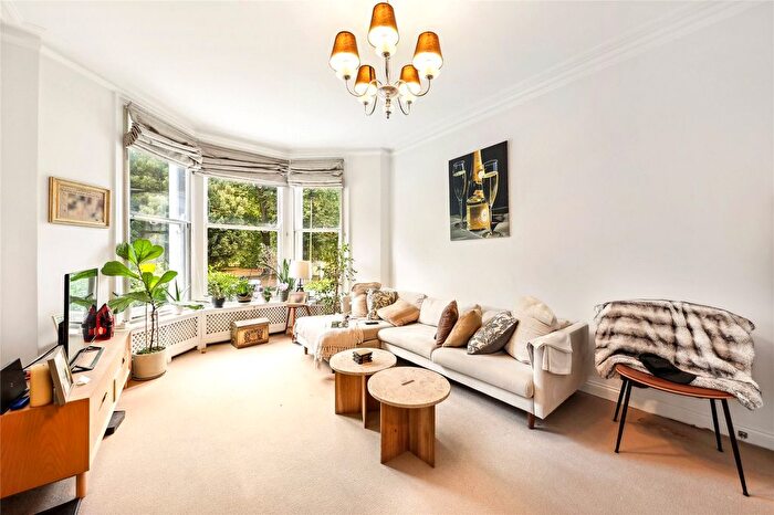 2 Bedroom Flat For Sale In Albert Mansions, Albert Bridge Road, London, SW11
