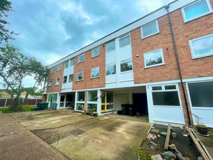 2 Bedroom Terraced House To Rent In Cranbourne Close, Horley, Surrey, RH6