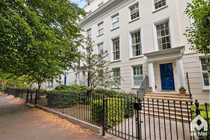 1 Bedroom Flat For Sale In Wellington Place, London Road, Cheltenham, GL52