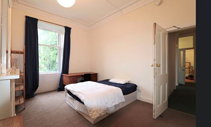 4 Bedroom Flat To Rent In Polwarth Gardens, Edinburgh, EH11