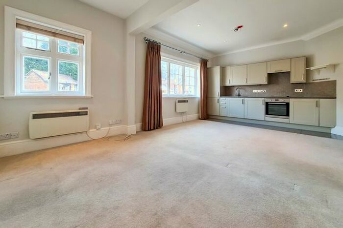 1 Bedroom Flat To Rent In High Street, Oxshott, Leatherhead, KT22