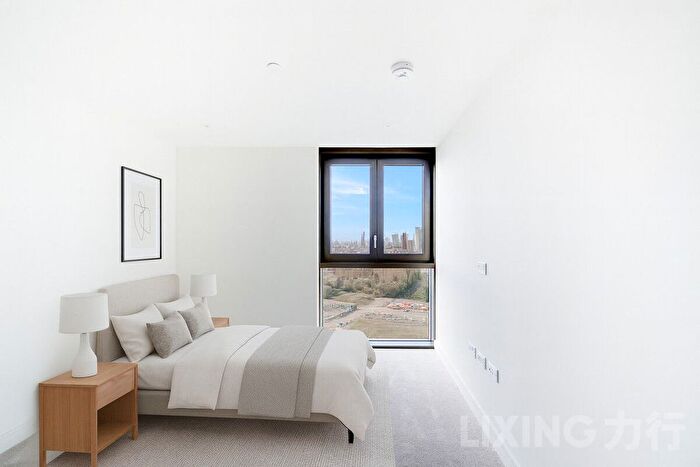 3 Bedroom Flat To Rent In Menara Point, Twlevetrees Park, E16