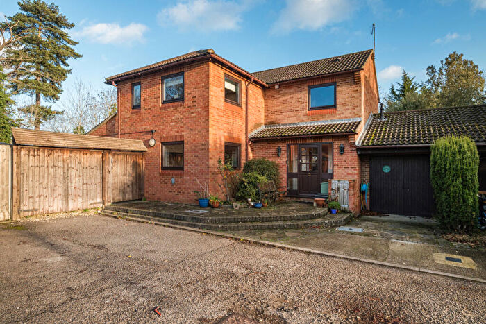 4 Bedroom Detached House For Sale In August End, Slough, SL3